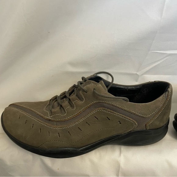 CLARKS Women’s Wave Olive Leather Lace Up Sneaker Shoe Size 8 - Picture 4 of 11